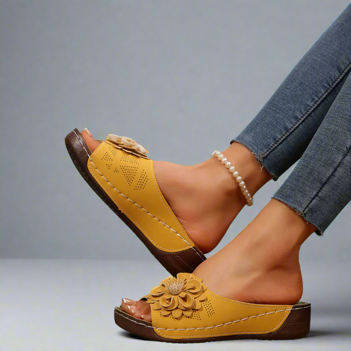 Jolanda | Elegant orthopedic sandals with floral pattern