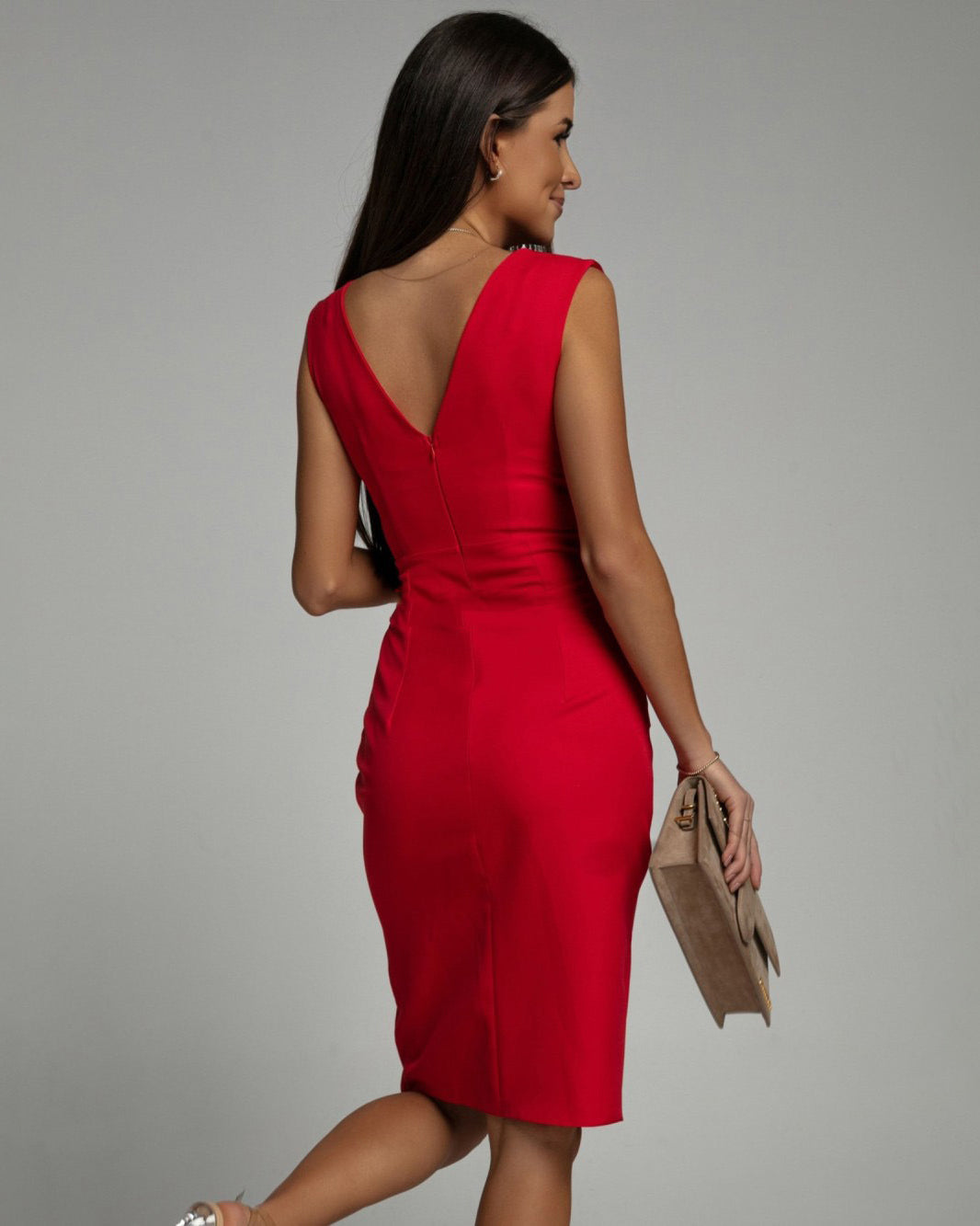 Arnhild™ | Figure-hugging dress with V-neck and slit