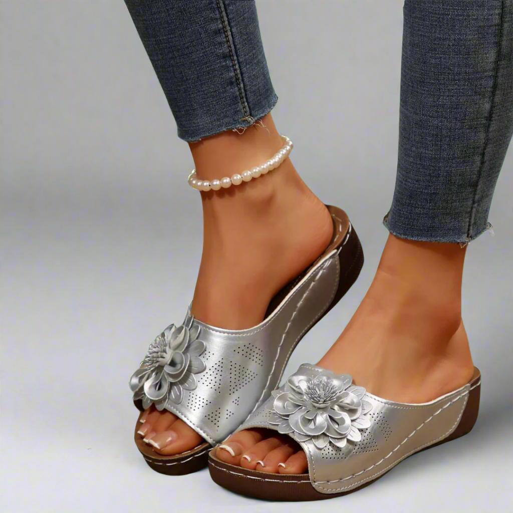 Jolanda | Elegant orthopedic sandals with floral pattern