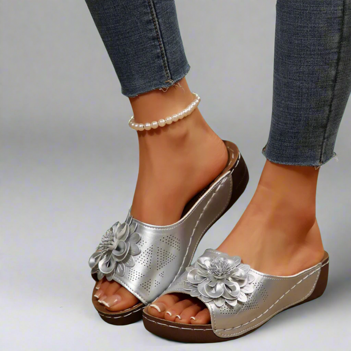 Jolanda | Elegant orthopedic sandals with floral pattern