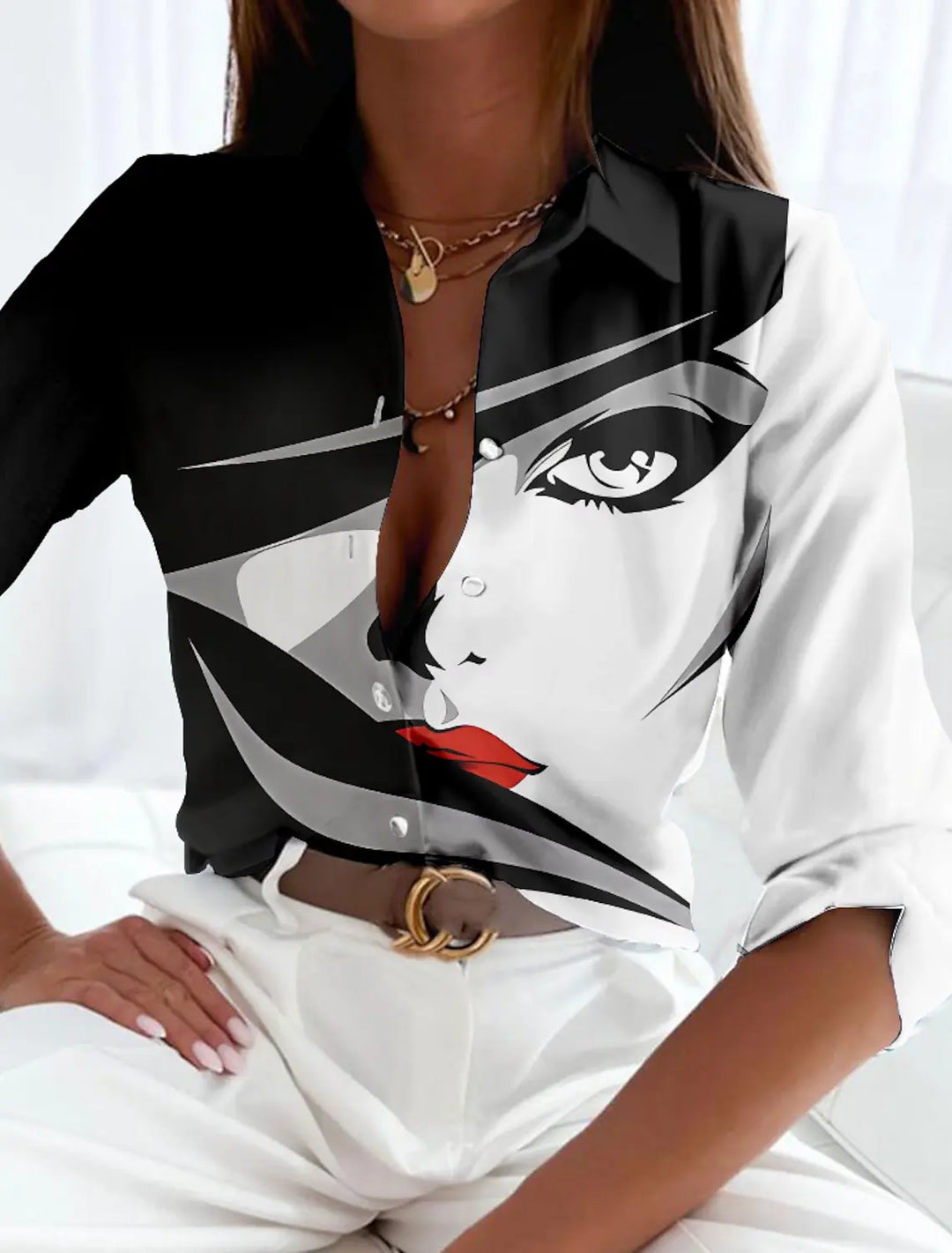 Viola | Blouse with Modern Print